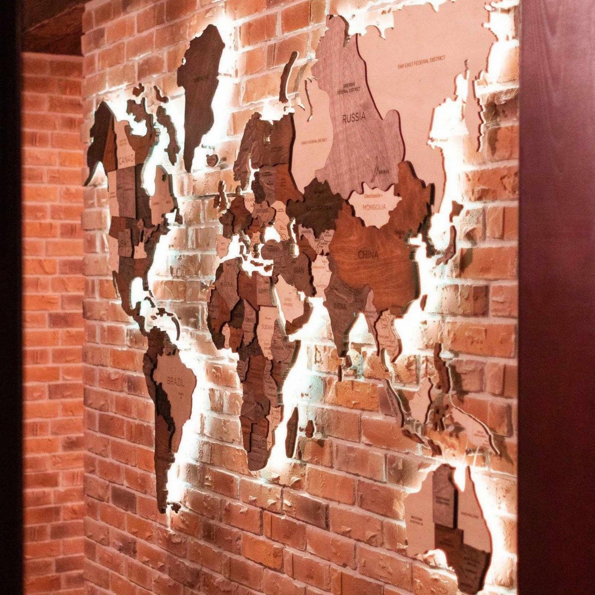 Fából készült világtérkép-világítás