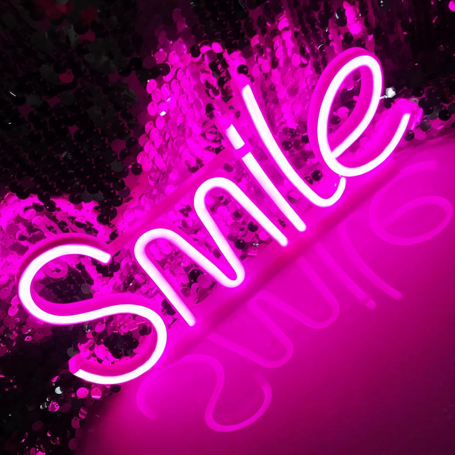 SMILE megvilágított LED jelzőlámpa a falra függesztve